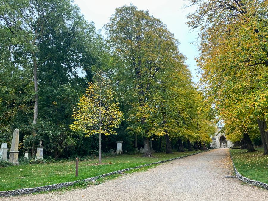 wNunhead Cemetery w crypt